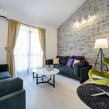 Apartment Holiday-home-with-private-heated-pool