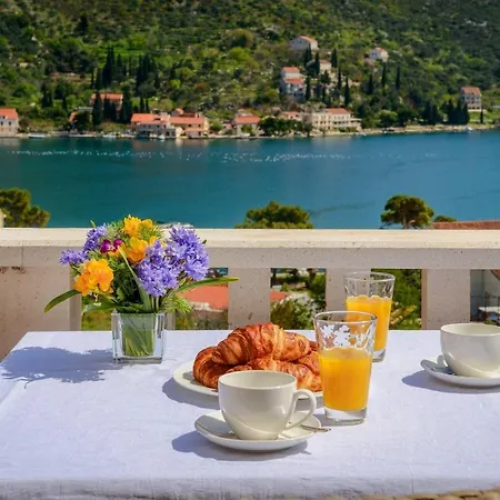 Holiday-home-with-private-heated-pool Apartment *