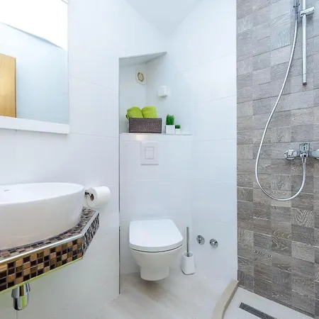 Holiday-home-with-private-heated-pool Apartment *