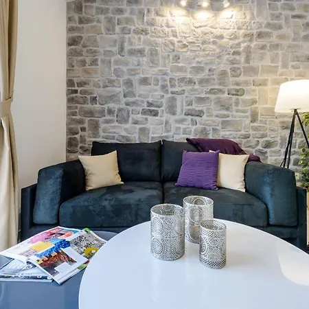 Holiday-home-with-private-heated-pool *