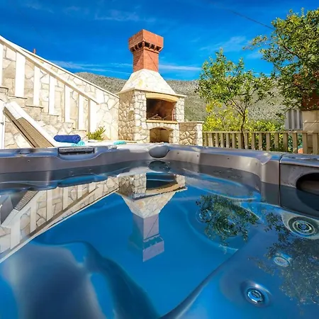 Apartment Holiday-home-with-private-heated-pool