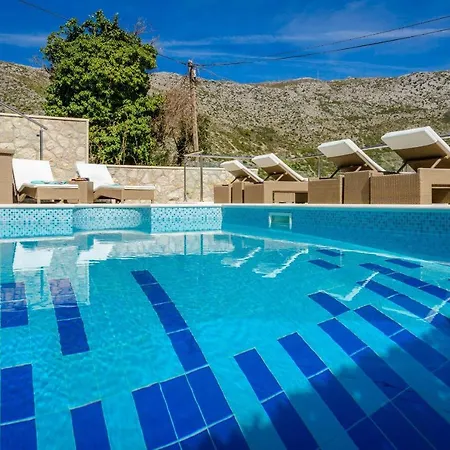 Apartment Holiday-home-with-private-heated-pool