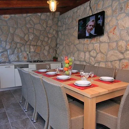 Holiday-home-with-private-heated-pool شقة دوبروفينك